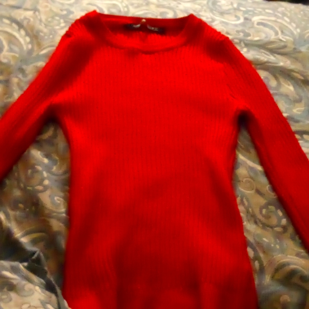 Red/dress/shirt
